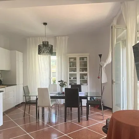 Rapallo: Nuovo Vista Mare Apartmán *